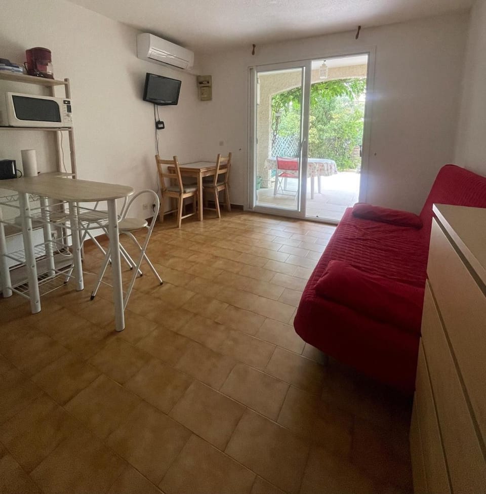 Studio Fontsainte Terrasse Parking Clim Proche Mer Apartment in La Ciotat