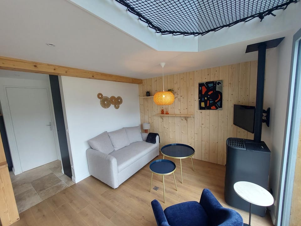 TV and multimedia, Living room, Seating area, fireplace