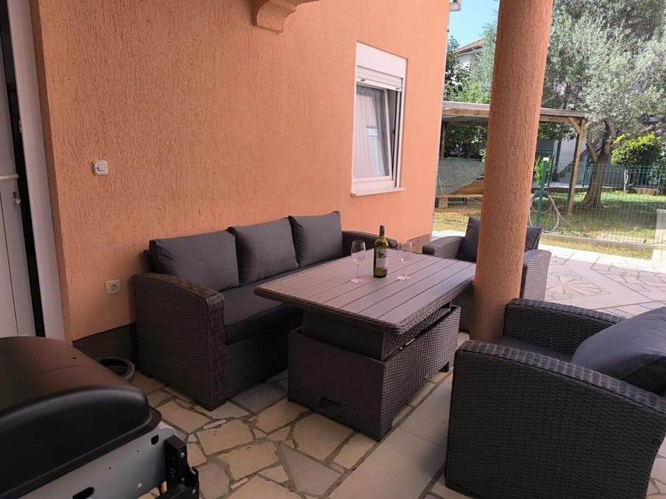 Patio, Day, Balcony/Terrace, Seating area