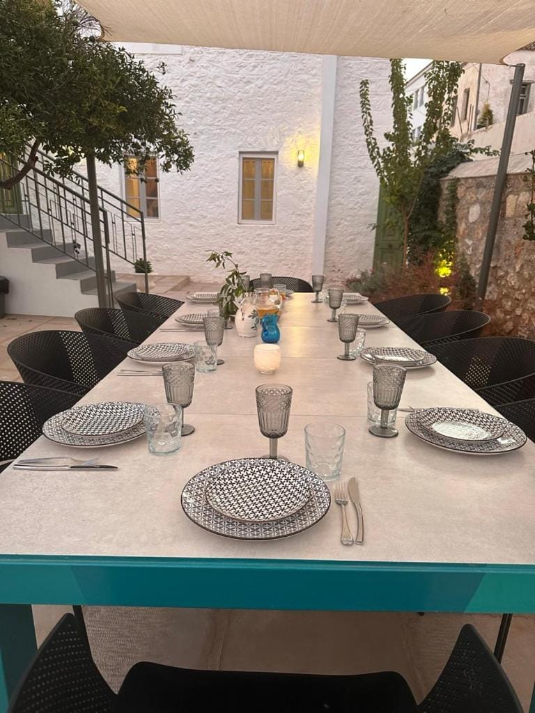 Think Chic! Villa in Spetses