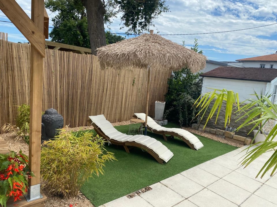 Garden, Swimming pool, sunbed