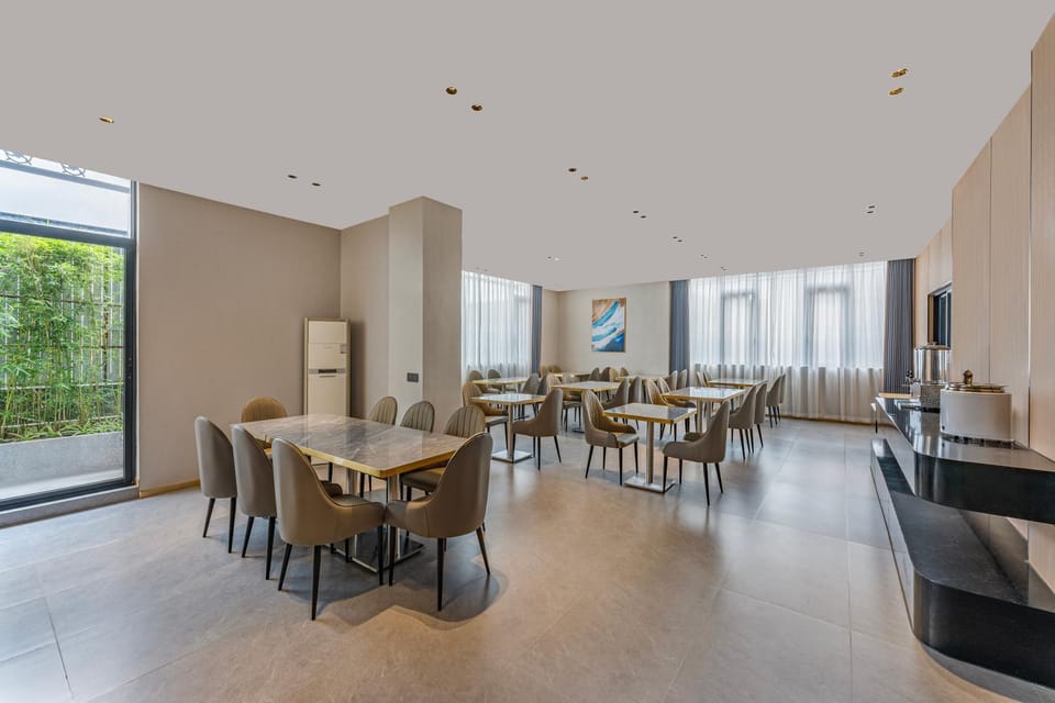 Restaurant/places to eat, Seating area