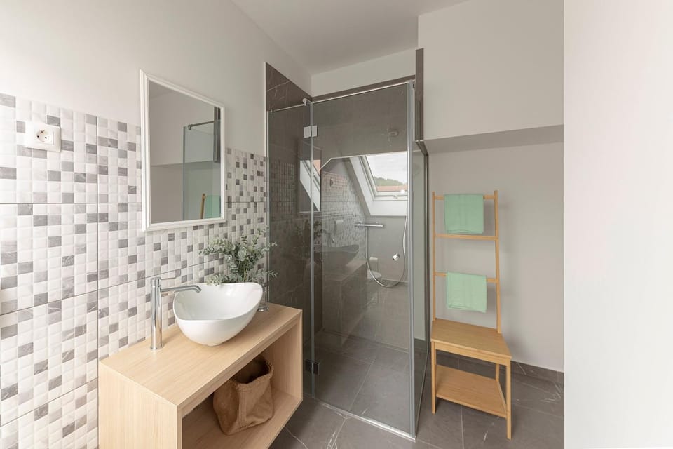 Shower, Bathroom, towels