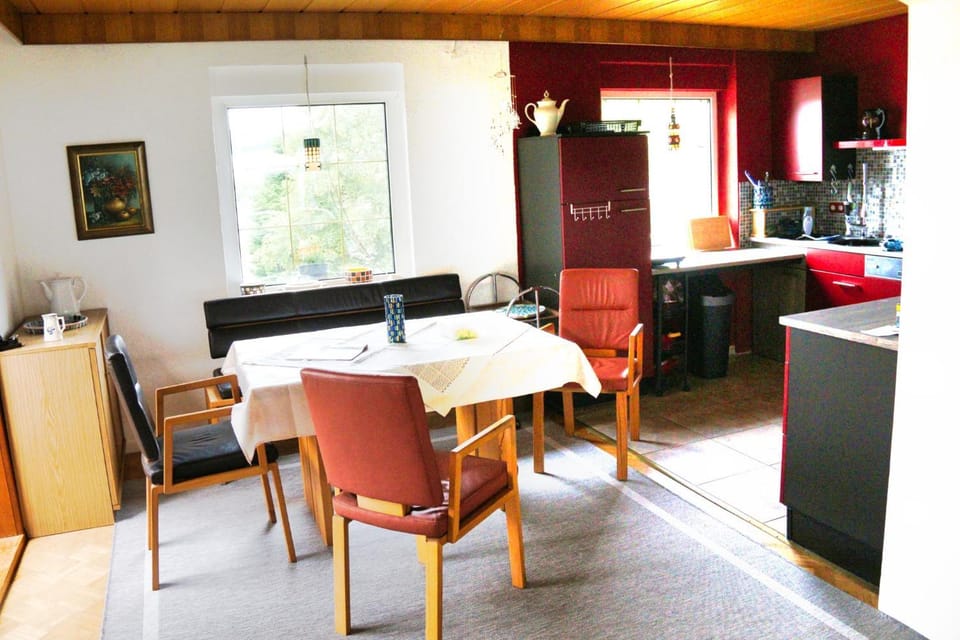 Kitchen or kitchenette, Seating area, Dining area