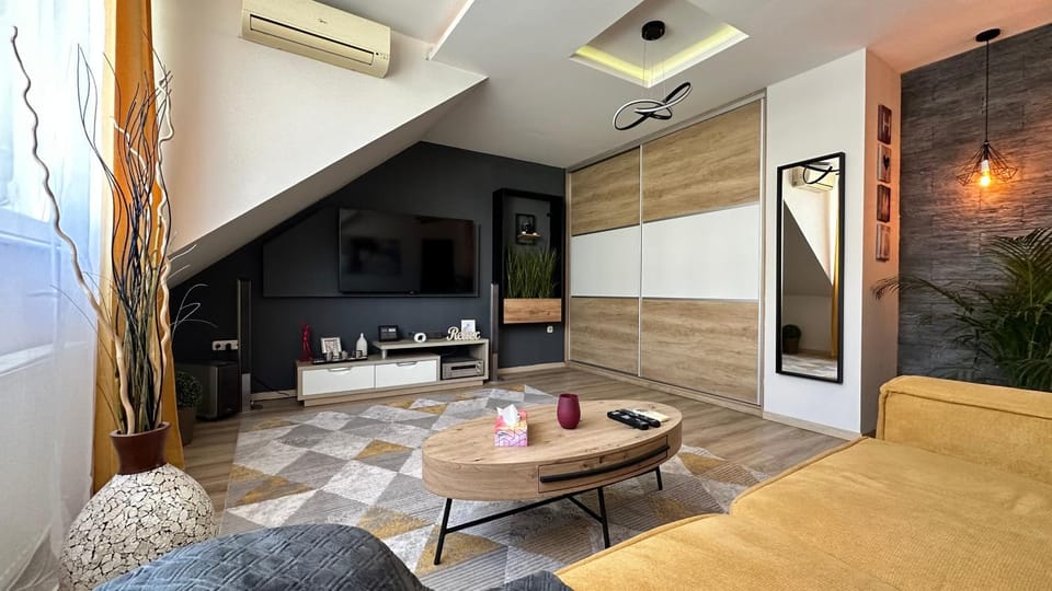 TV and multimedia, Living room, Photo of the whole room, air conditioner