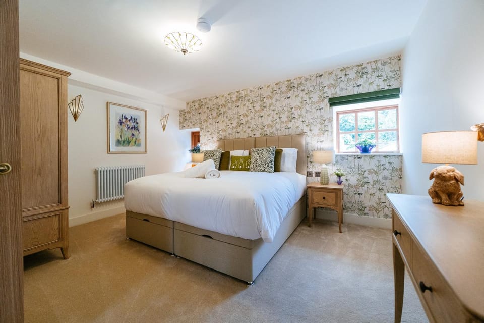 Bed, Photo of the whole room, Bedroom, wardrobe