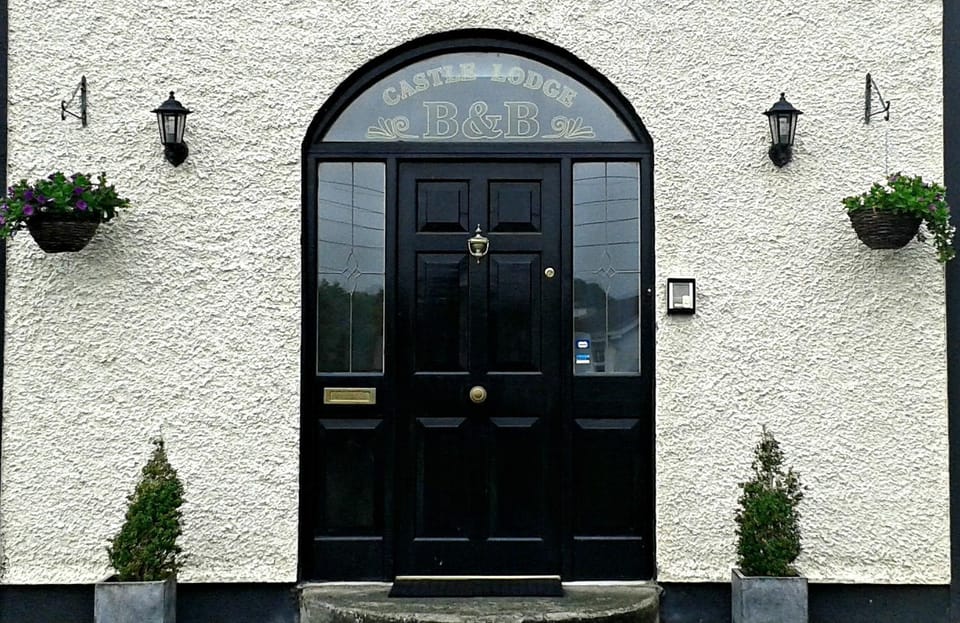 Property building, Facade/entrance, Parking, locker