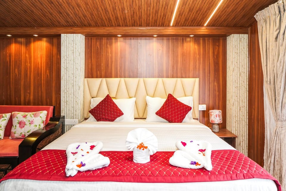 Bed, Seating area, Bedroom