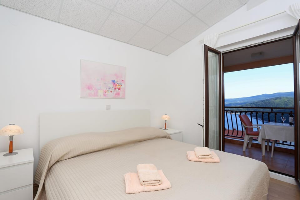 Bed, Natural landscape, View (from property/room), Balcony/Terrace, Photo of the whole room, Bedroom, Mountain view