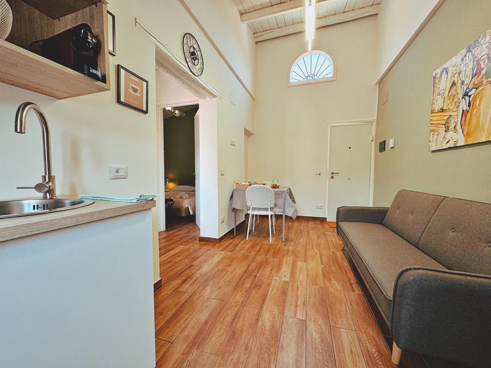 Kitchen or kitchenette, Seating area, Dining area