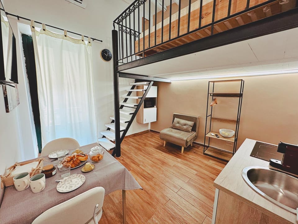 Kitchen or kitchenette, Bedroom