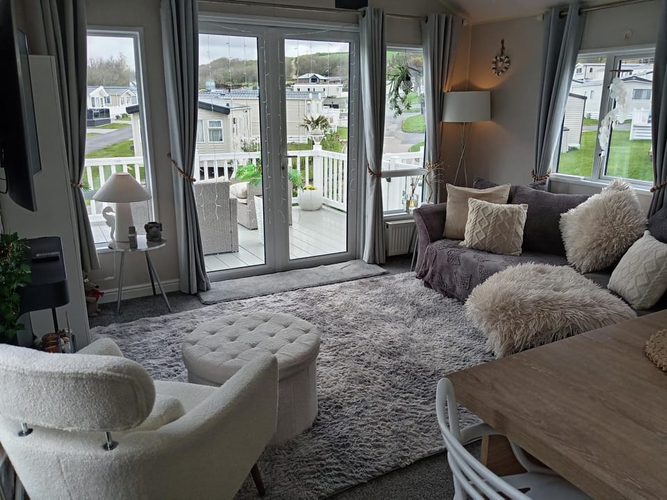 Newquay Bay Resort - Poppy's Lodge Retreat Campground/ 
RV Resort in Newquay