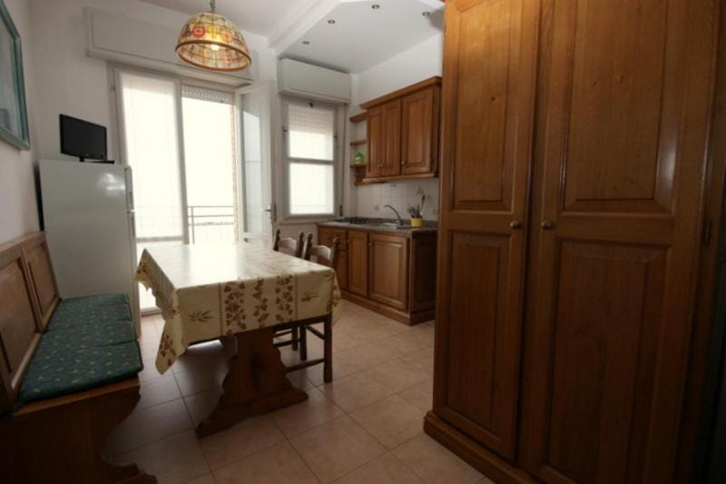 TV and multimedia, Kitchen or kitchenette, Living room, Seating area, Dining area, pet friendly, stove, wardrobe