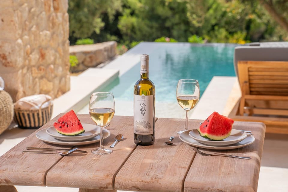 Patio, Day, Garden, Dining area, Garden view, Pool view, Swimming pool, sunbed