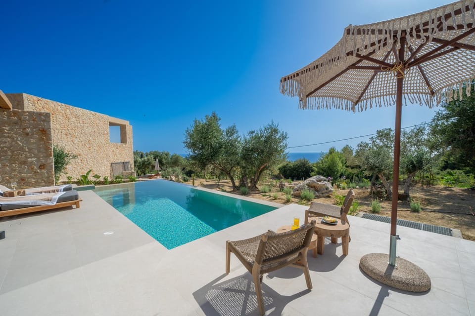 Property building, Patio, Spring, Day, Natural landscape, Pool view, Swimming pool, Swimming pool, sunbed