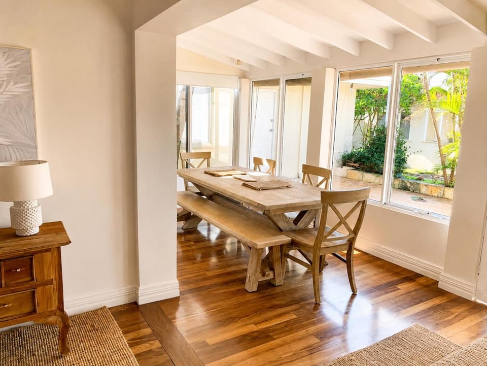 Seating area, Dining area