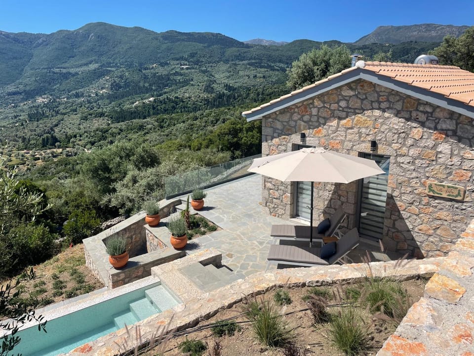 Property building, Day, Natural landscape, Mountain view, Pool view, Swimming pool, Swimming pool