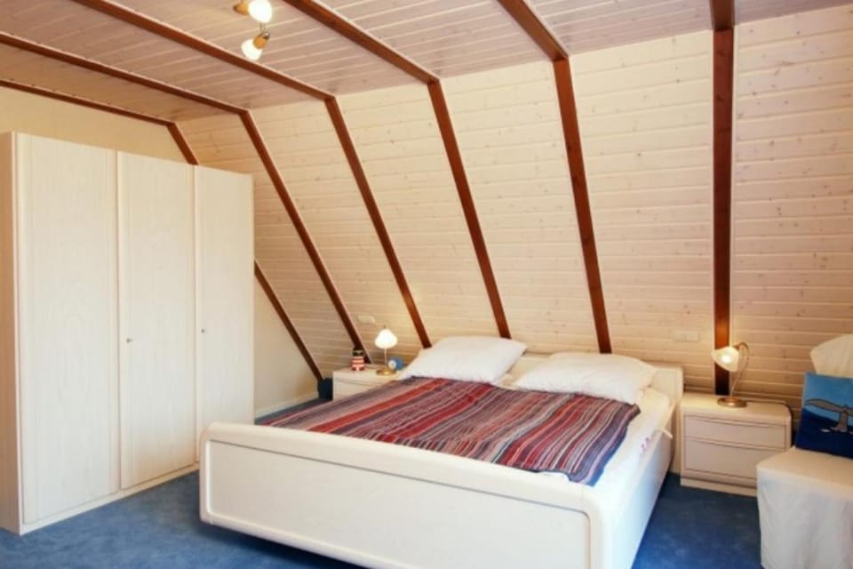 Bedroom, wardrobe