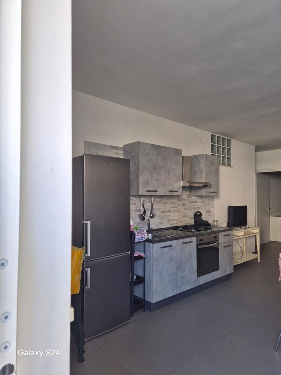 Kitchen or kitchenette, oven, stove