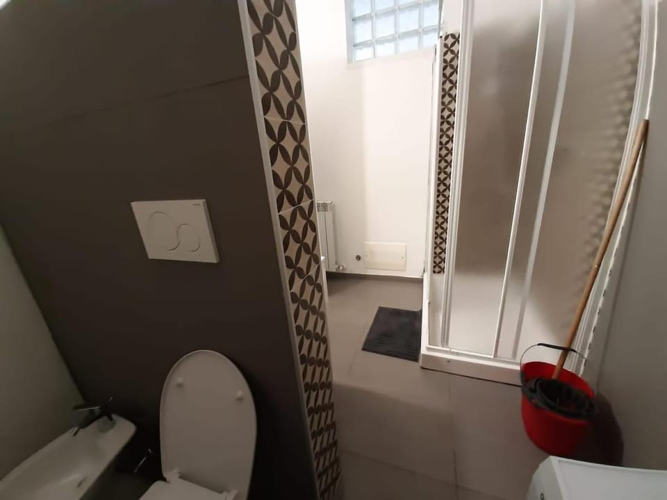 Shower, Toilet, Bathroom