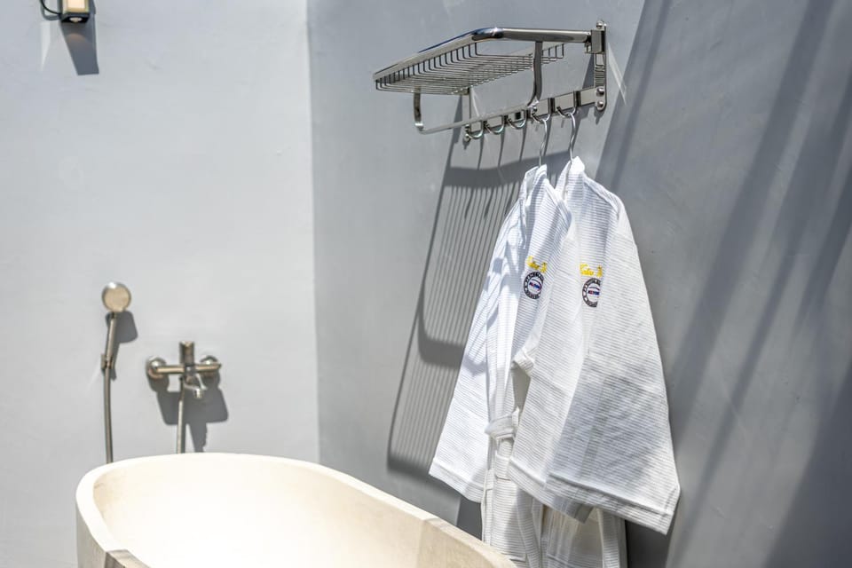 Bathroom, towels