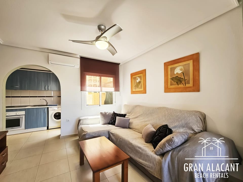 Kitchen or kitchenette, Living room, air conditioner