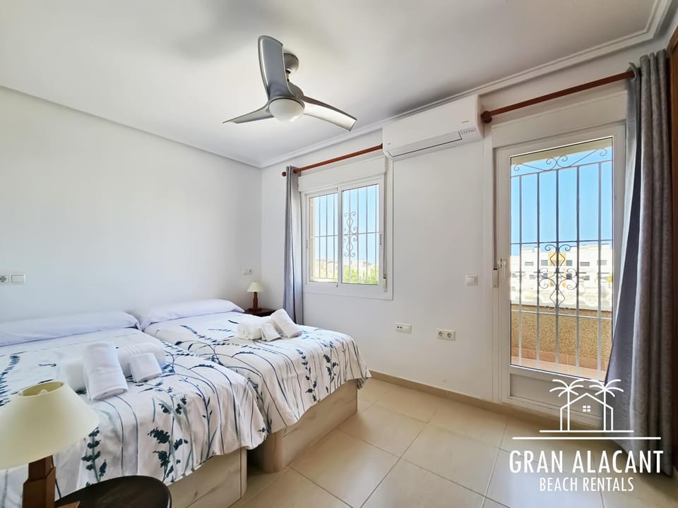 Bed, Photo of the whole room, air conditioner