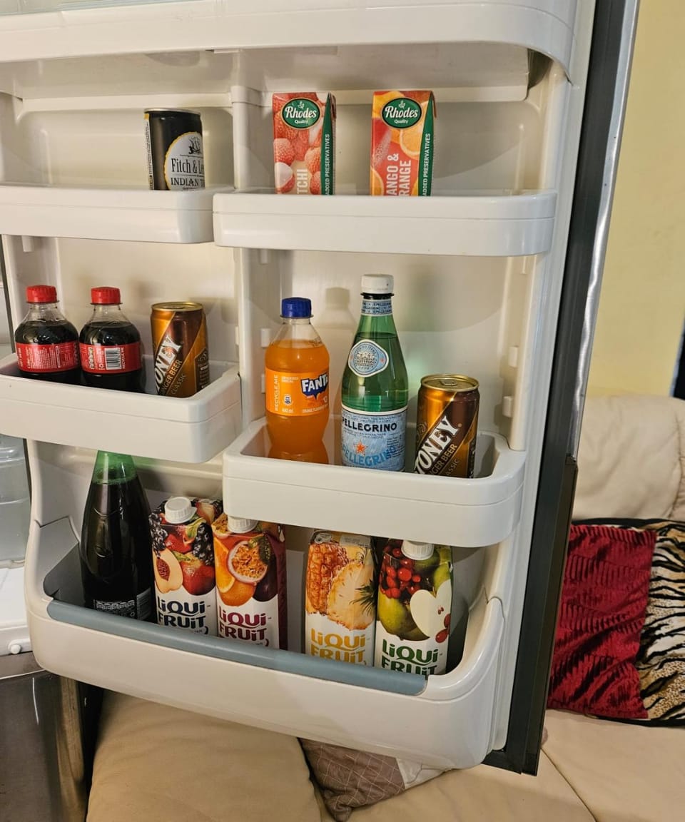 Kitchen or kitchenette, Food and drinks, Food, Drinks