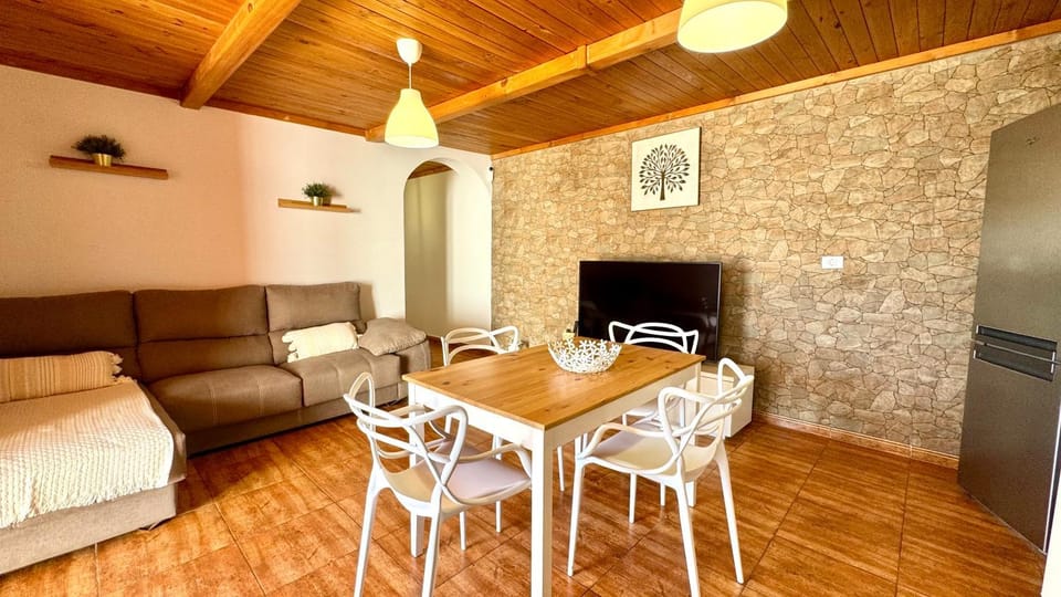 Communal lounge/ TV room, Dining area