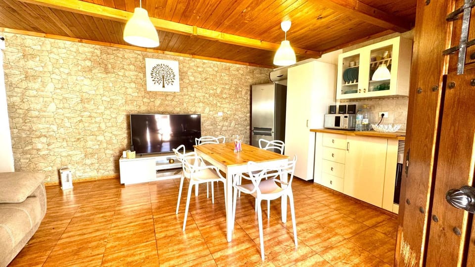 TV and multimedia, Kitchen or kitchenette, Dining area