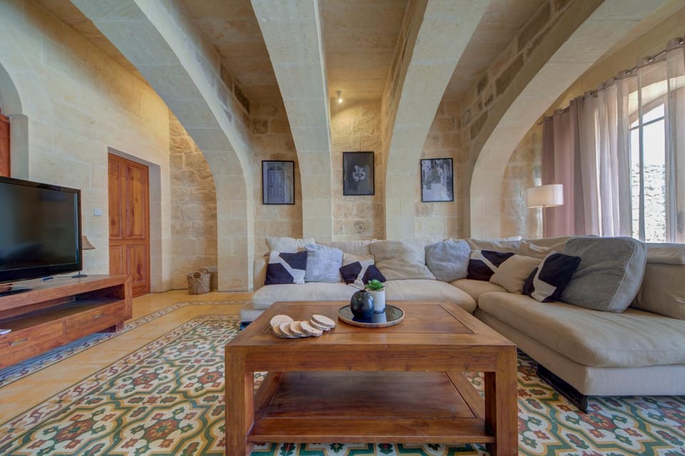 Communal lounge/ TV room, TV and multimedia, Living room, Seating area