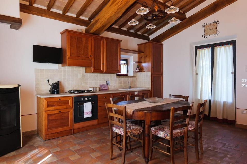 Kitchen or kitchenette, Dining area, dishwasher, oven, stove