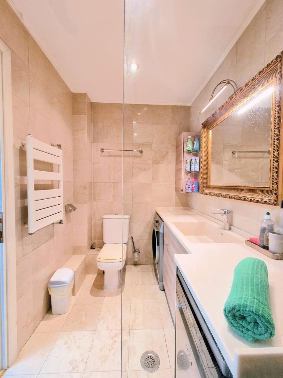 Shower, Toilet, Bathroom, towels