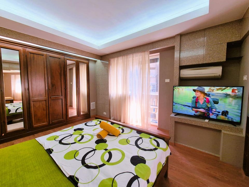 Photo of the whole room, Evening entertainment, Bedroom, wardrobe