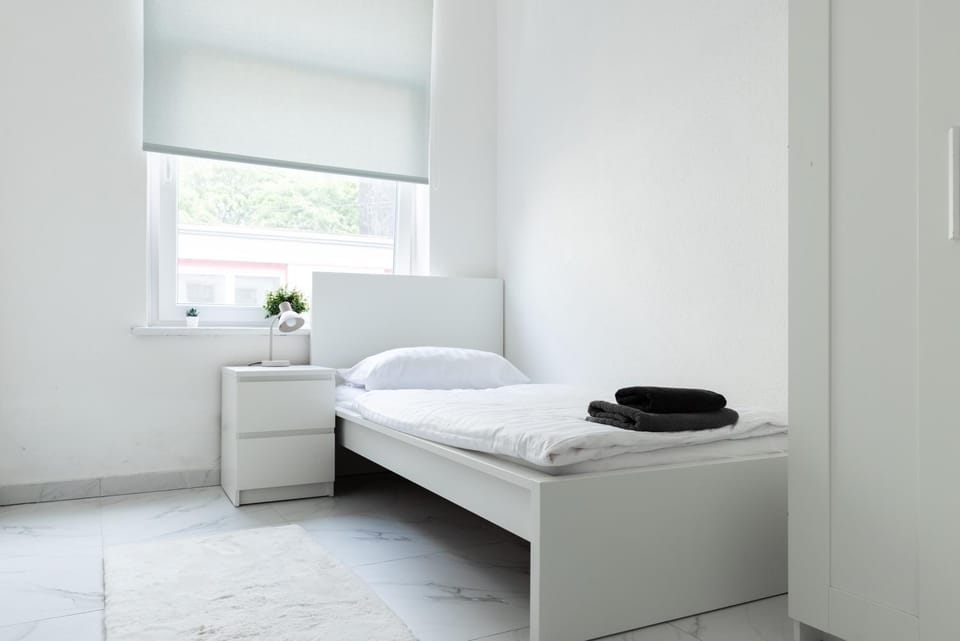 Bed, TV and multimedia, Bedroom, wardrobe