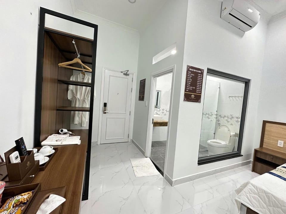 Bed, Photo of the whole room, wardrobe, air conditioner