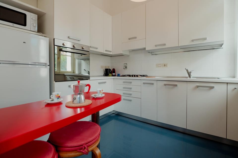 Kitchen or kitchenette, Dining area, dishwasher, oven, stove