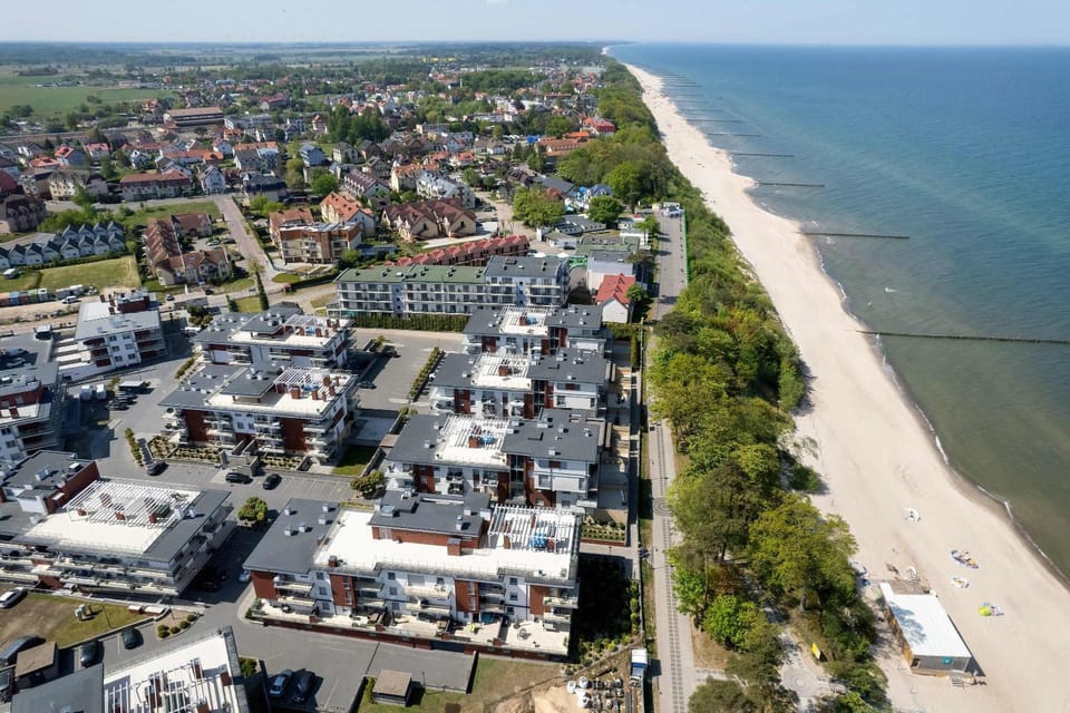 Bird's eye view, Location