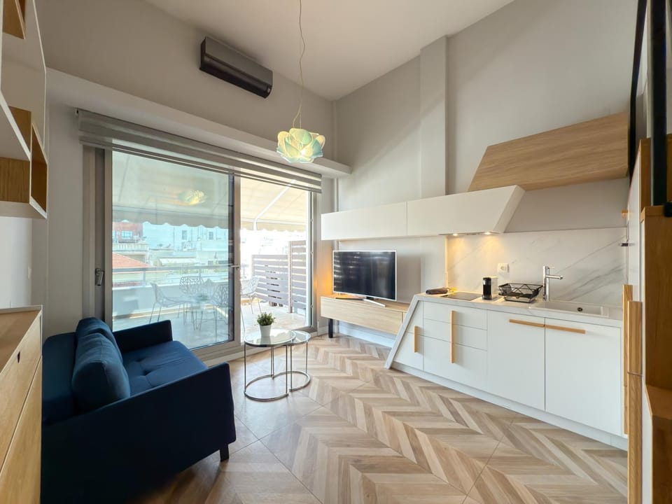 TV and multimedia, Kitchen or kitchenette, Living room, Seating area, minibar, air conditioner, air conditioner