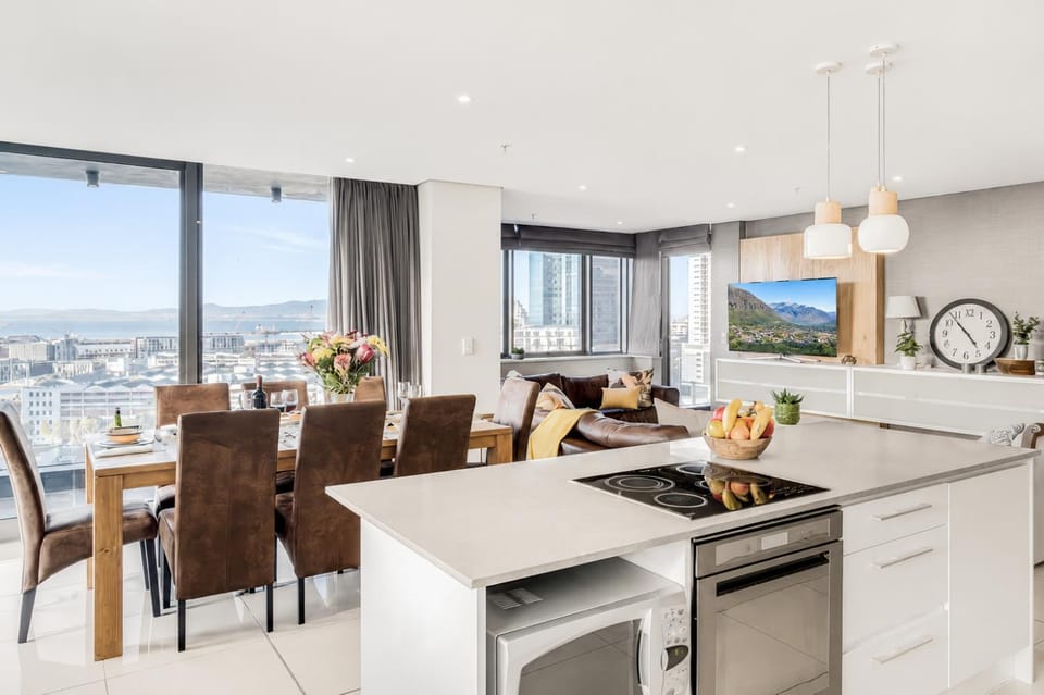 Living room, Food and drinks, Seating area, Dining area, Food