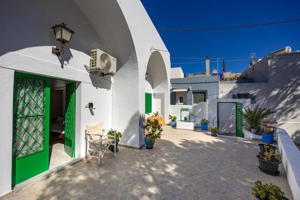 Property building, Facade/entrance, Balcony/Terrace