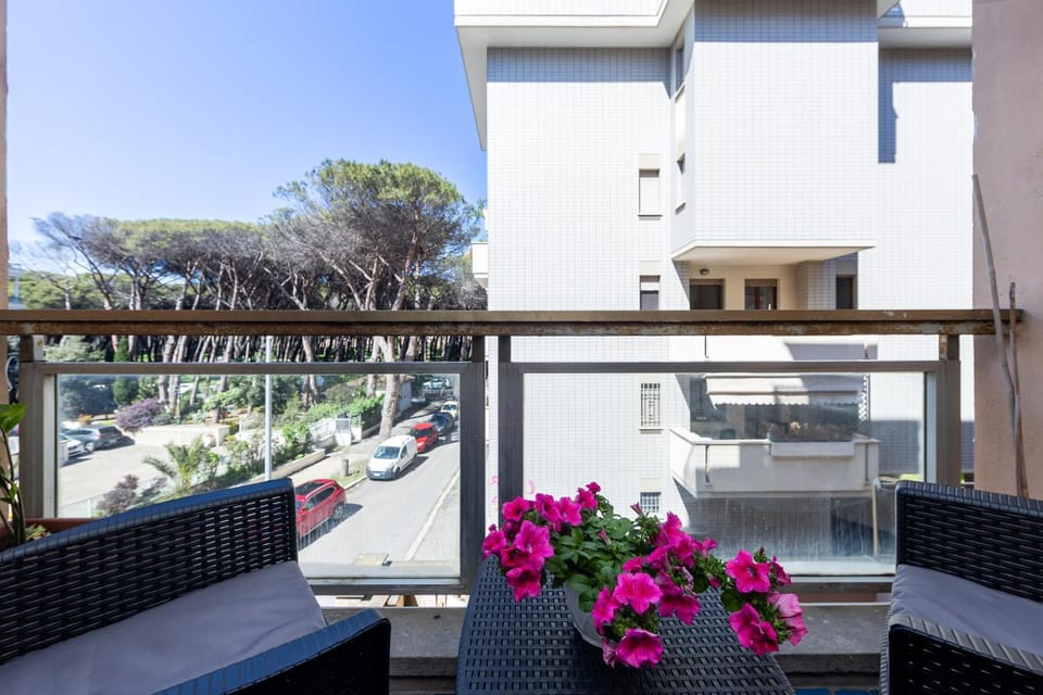 Property building, Day, View (from property/room), Balcony/Terrace