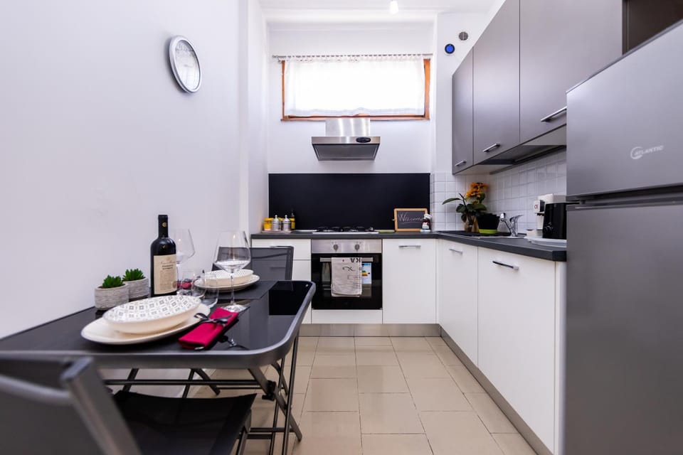 Kitchen or kitchenette, Dining area, dishwasher, oven, stove