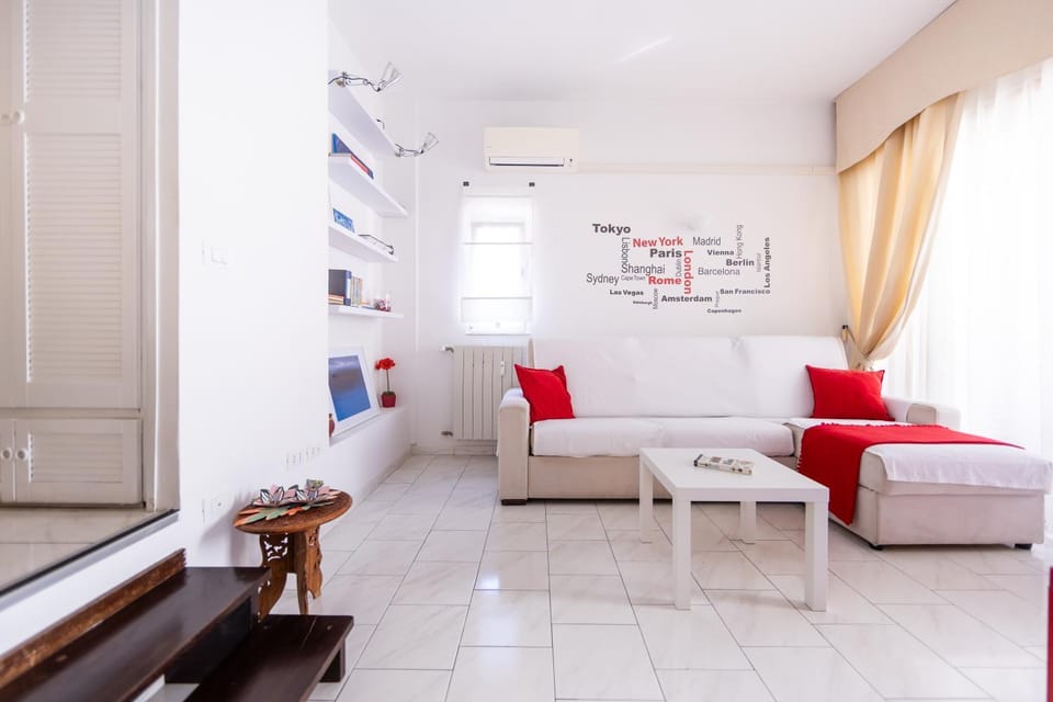 Living room, Photo of the whole room, air conditioner