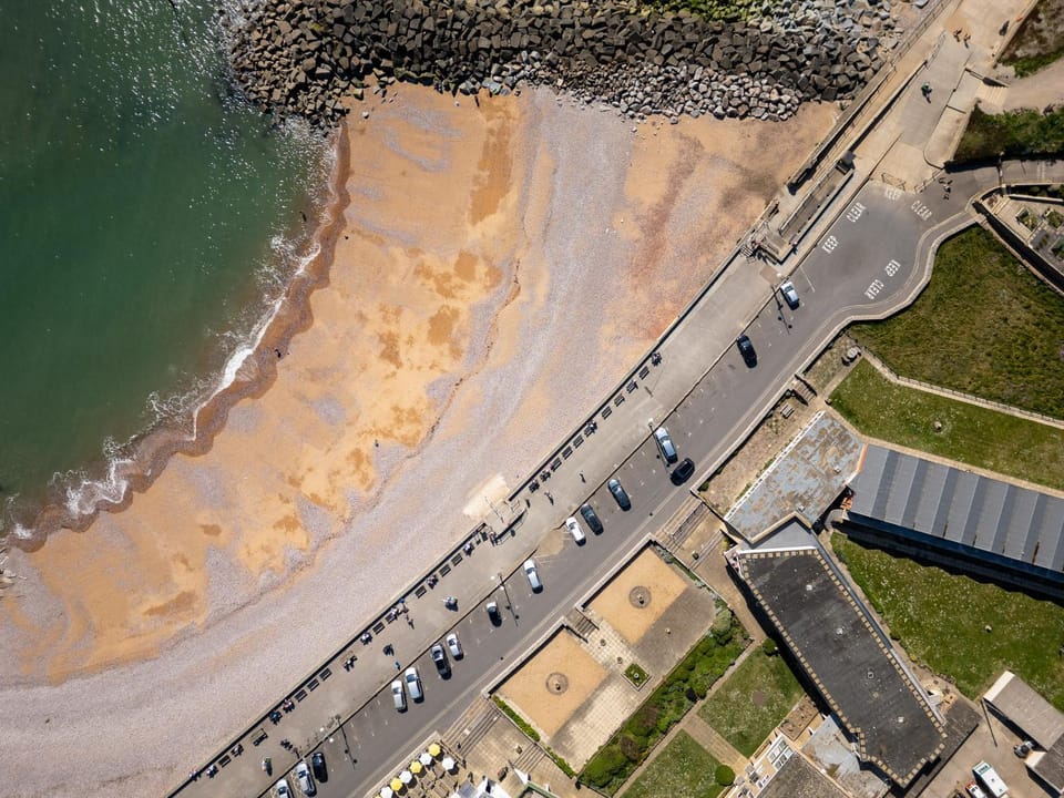 NEW Beachfront Apartment slps 4, West Bay, Dorset Apartment in West Bay, UK
