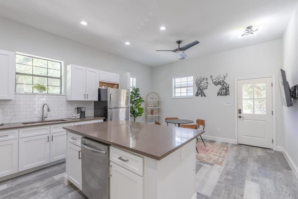 Texas Casita Retreat Minutes from Six Flags House in San Antonio