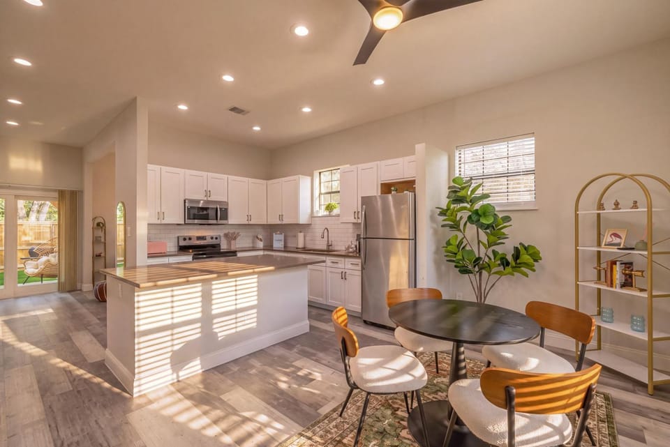 Texas Casita Retreat Minutes from Six Flags House in San Antonio