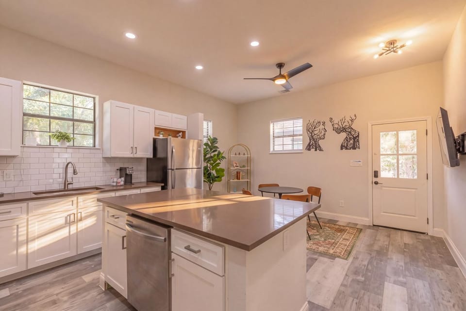 Texas Casita Retreat Minutes from Six Flags House in San Antonio