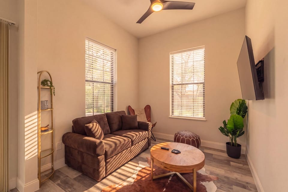 Texas Casita Retreat Minutes from Six Flags House in San Antonio
