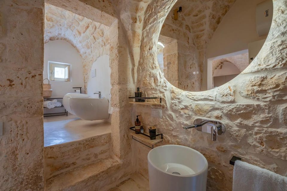 Toilet, Bathroom, towels